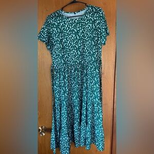 Women’s all season green with flowers dress!